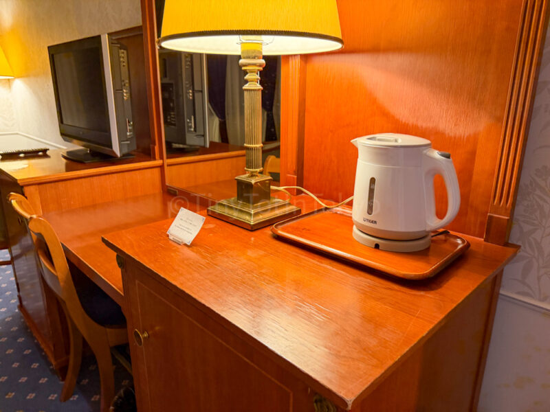 kettle in hotel amsterdam huis ten bosch