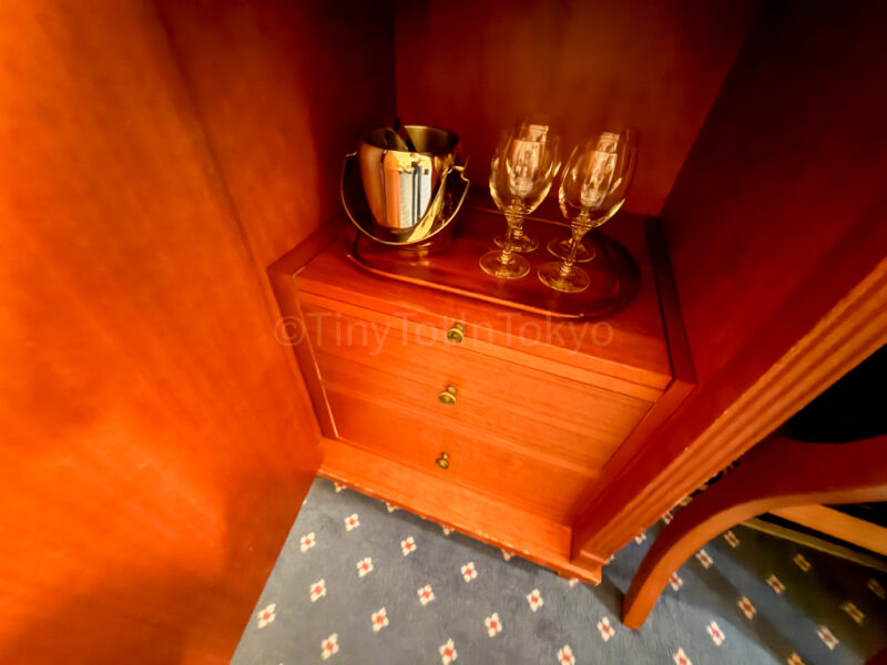 wine glasses at hotel amsterdam huis ten bosch