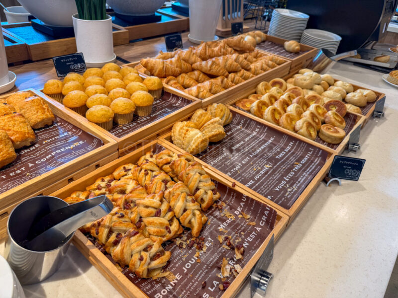 breakfast buffet bread and muffins at hotel amsterdam huis ten bosch