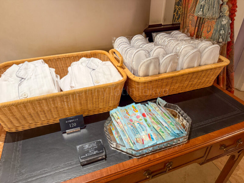 children's toothbrushes and slippers at Hotel Europe at Huis Ten Bosch