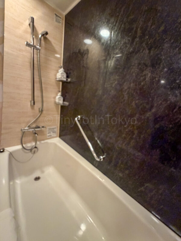bathtub in Ninjago room at the legoland japan hotel