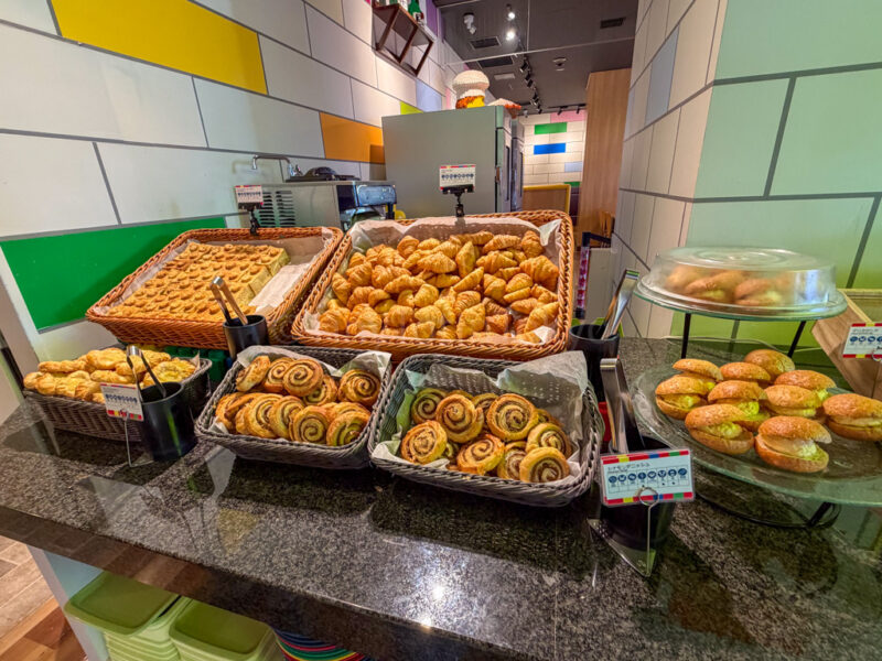 bread at bricks family restaurant in legoland japan hotel