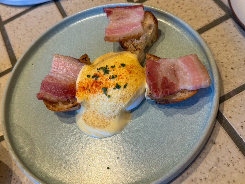 eggs benedict at canopy by hilton in okinawa miyako island