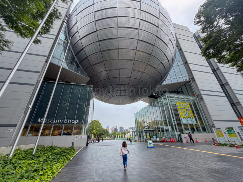 a child at FUJI Nagoya City Science Museum