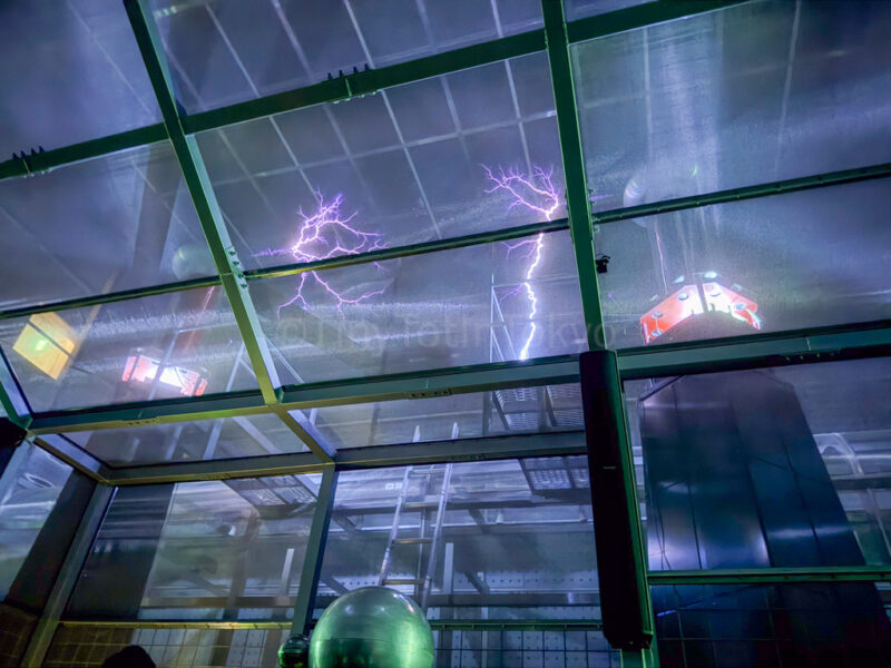 electricity demonstration at Nagoya City Science Museum