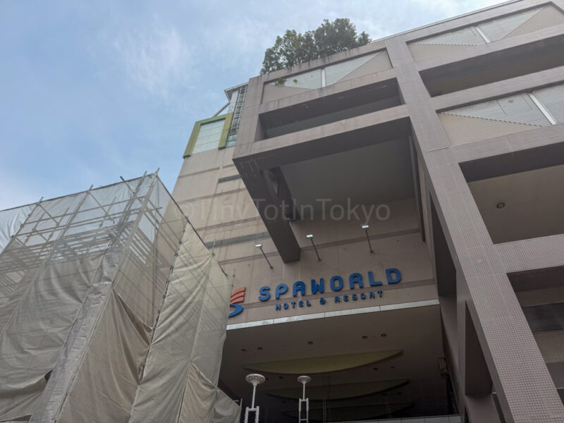 entrance of spa world osaka