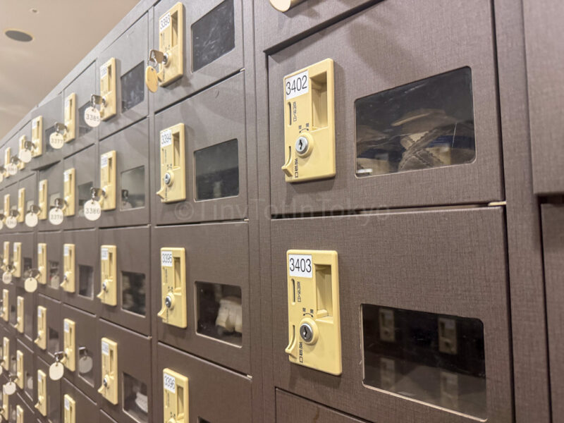 lockers for shoes at spa world osaka