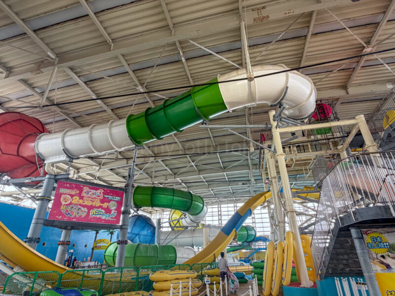 spapoo waterpark at spa world osaka