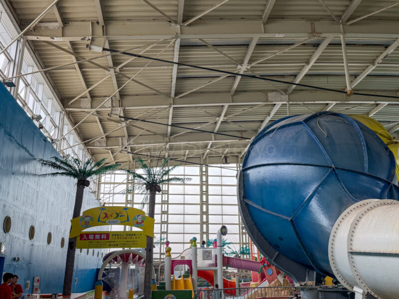 entrance of spa poo kids children's waterpark in spa world osaka